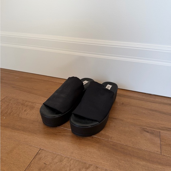 Steve Madden Women's Black Slinky Sandals - Picture 2 of 6